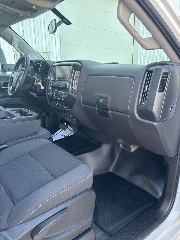 2025 Chevrolet Silverado 5500 HD Work Truck