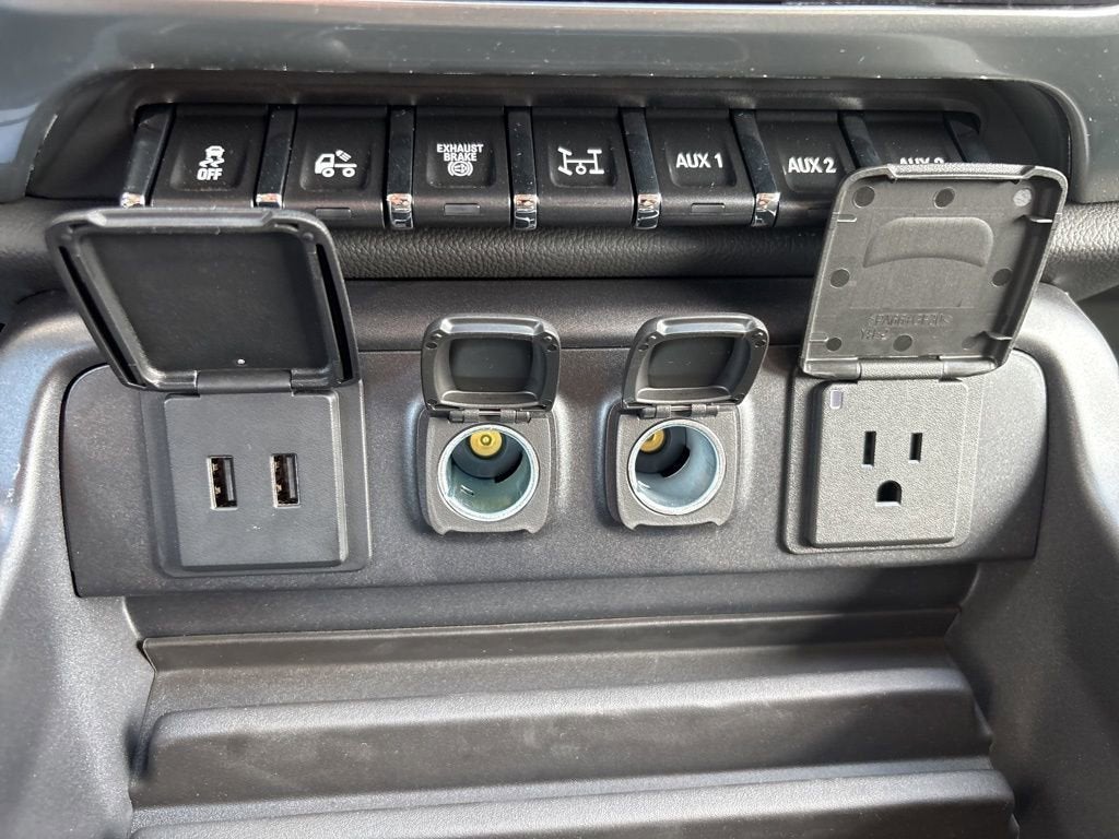 2025 Chevrolet Silverado 5500 HD LT