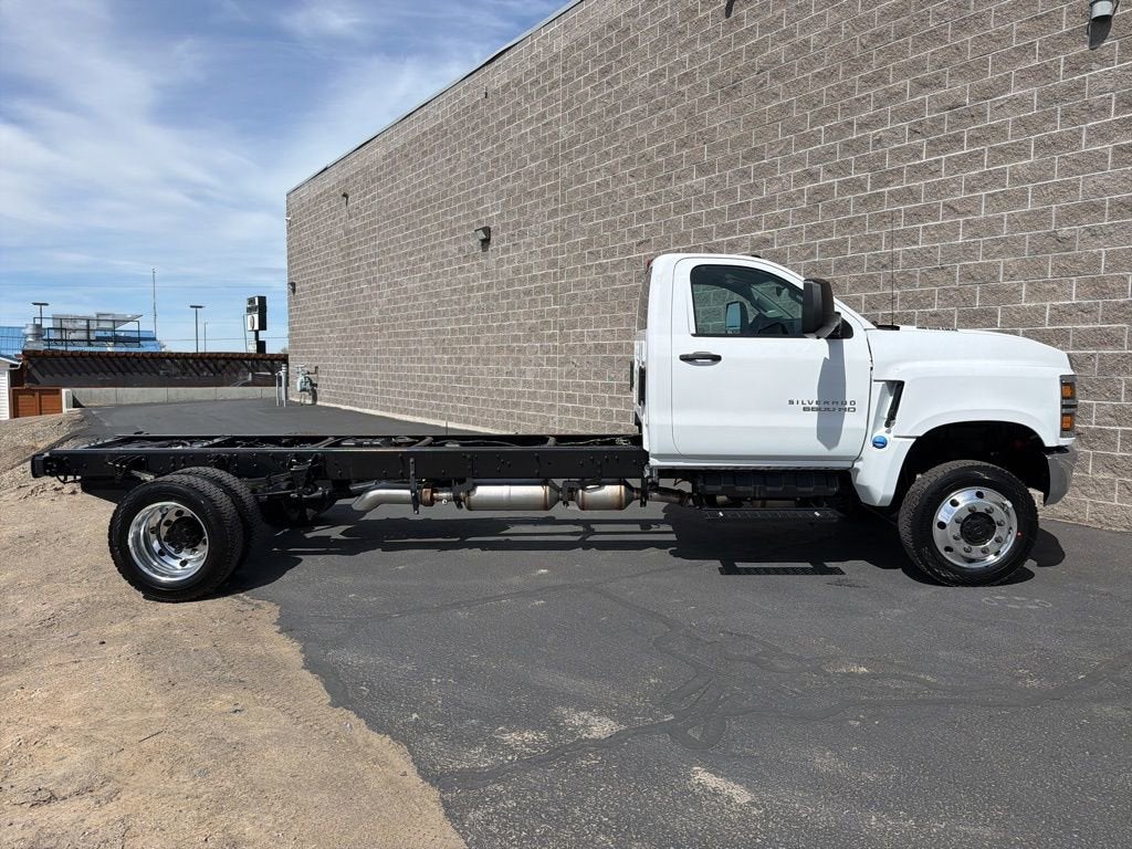 2026 Chevrolet Silverado 6500 HD Work Truck
