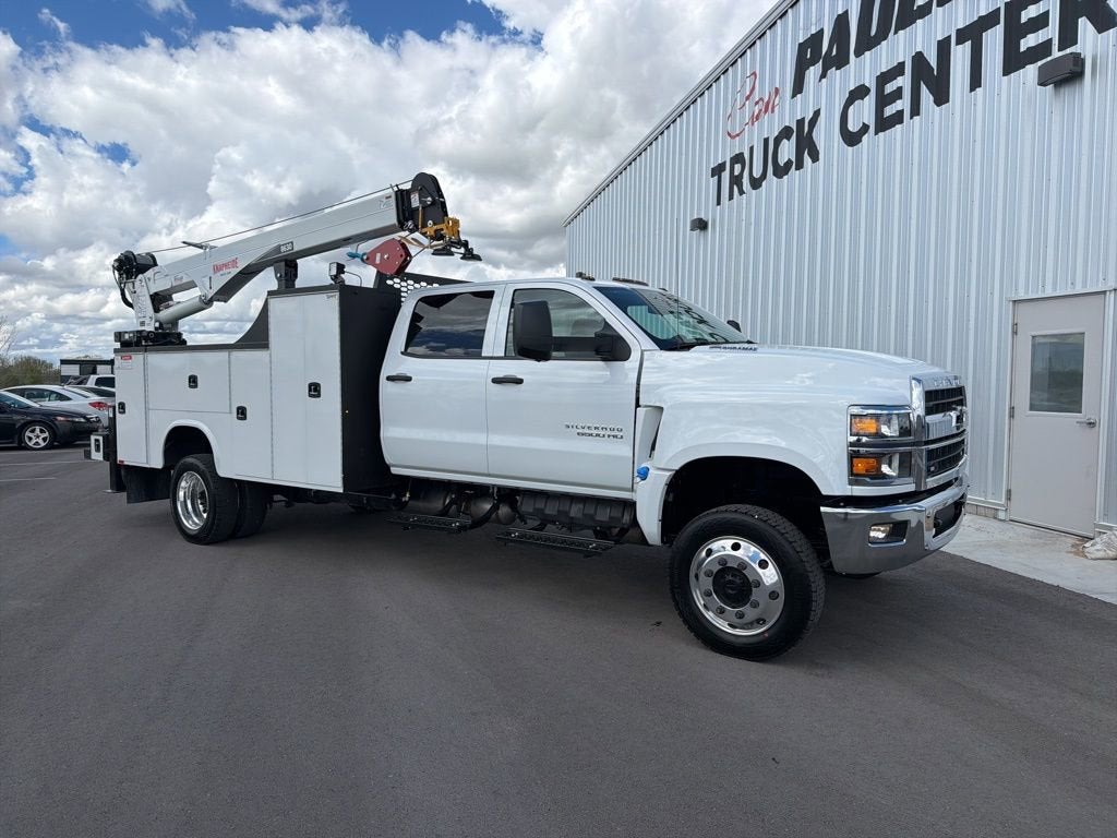 2025 Chevrolet Silverado 6500 HD Work Truck