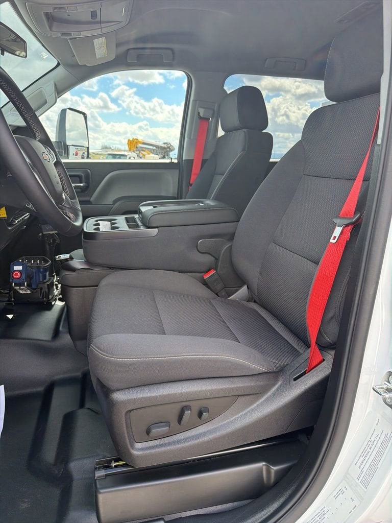 2025 Chevrolet Silverado 6500 HD Work Truck