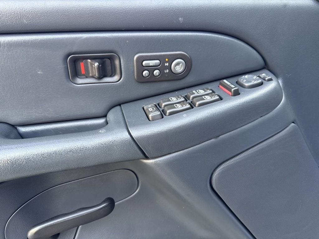 2002 Chevrolet Avalanche BASE