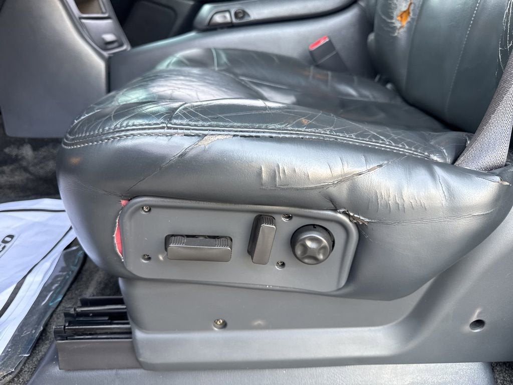 2002 Chevrolet Avalanche BASE