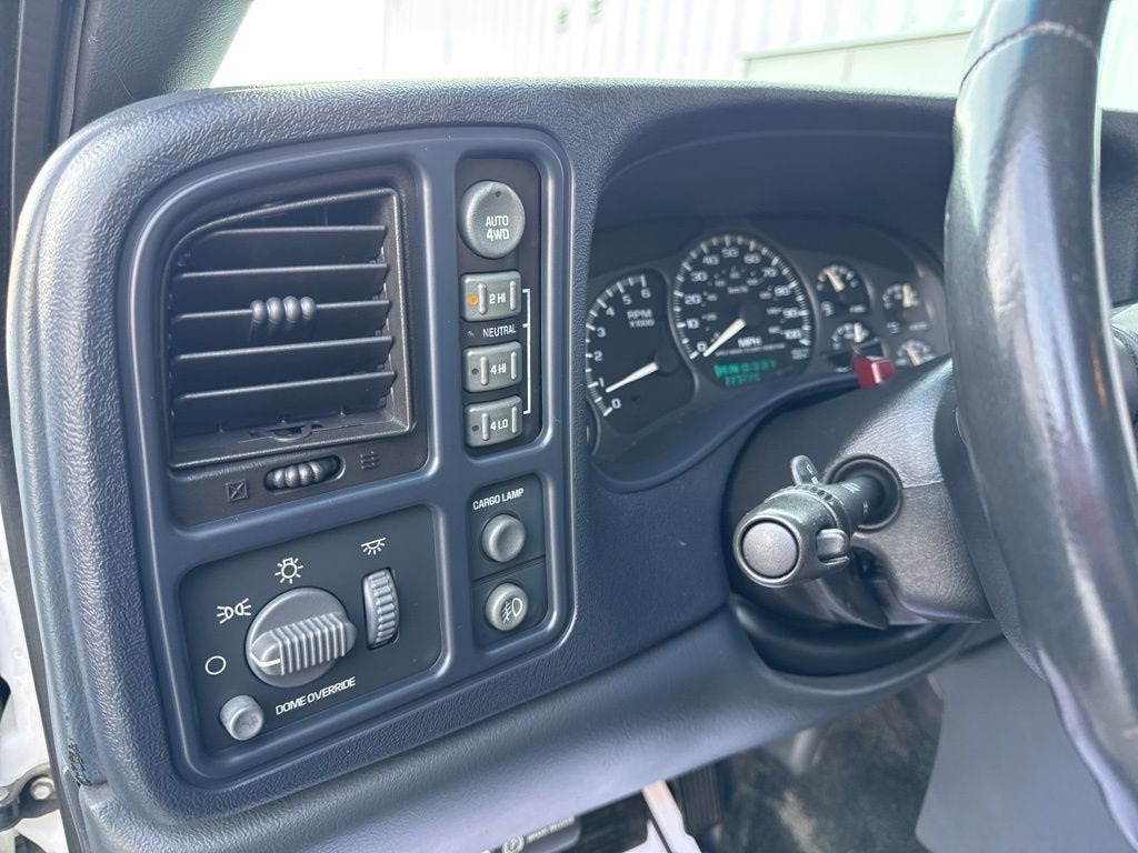 2002 Chevrolet Avalanche BASE
