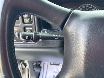 2002 Chevrolet Avalanche BASE