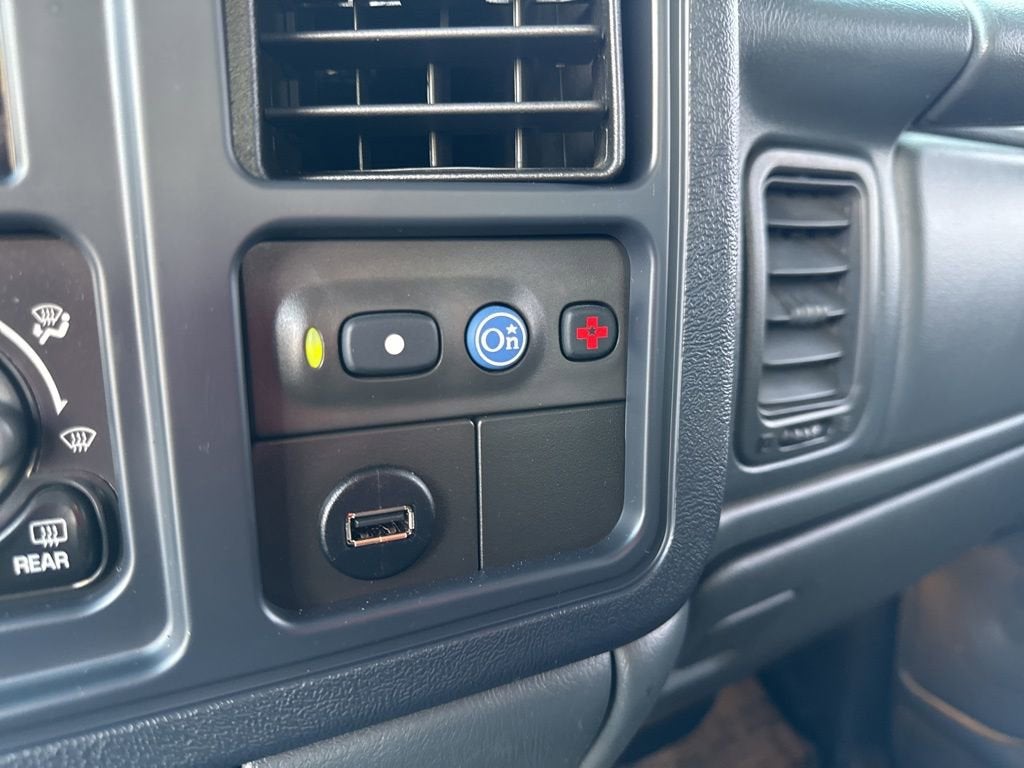 2002 Chevrolet Avalanche BASE