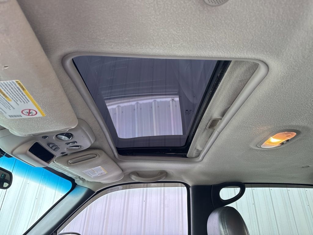 2002 Chevrolet Avalanche BASE