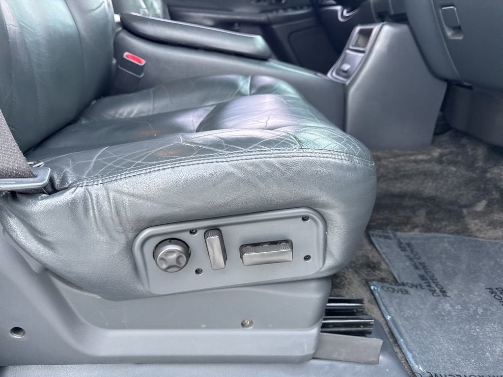 2002 Chevrolet Avalanche BASE