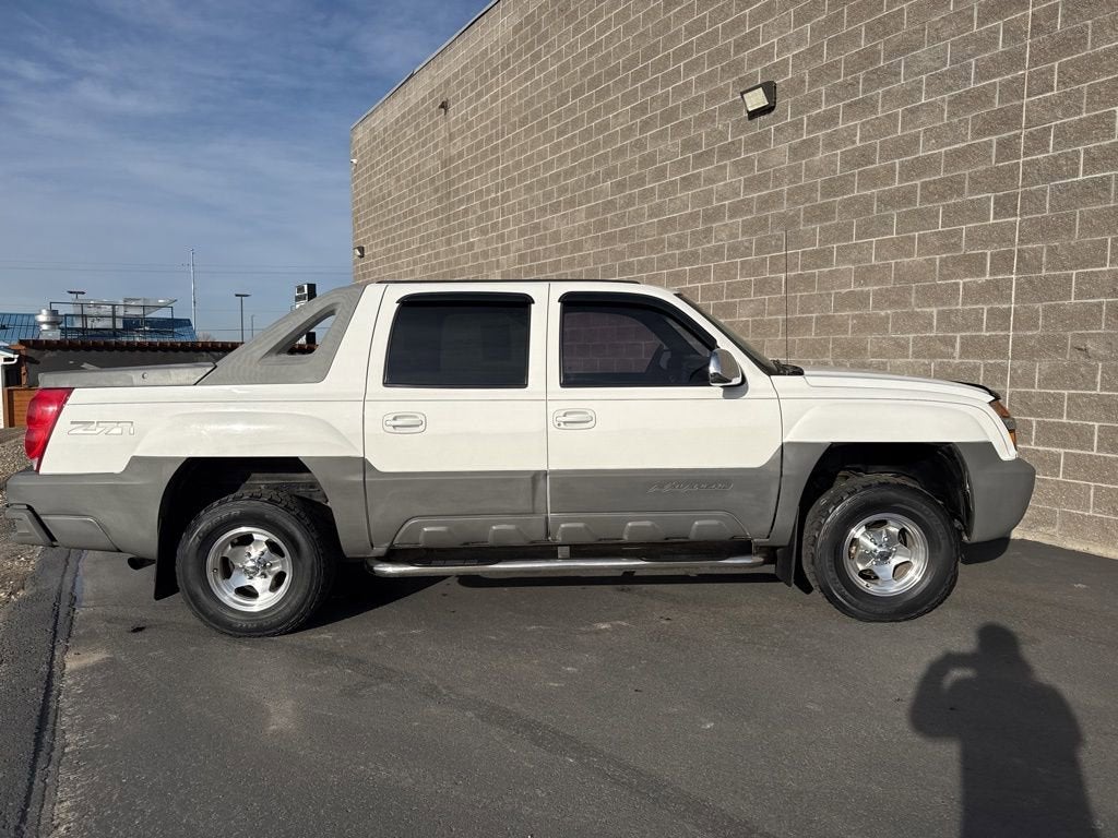 2002 Chevrolet Avalanche BASE