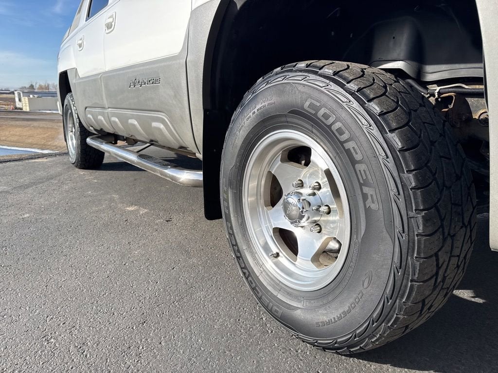 2002 Chevrolet Avalanche BASE