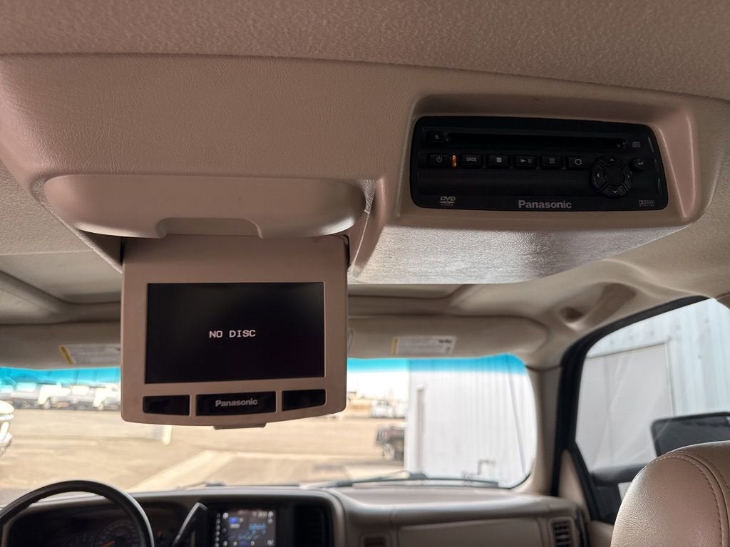 2004 Chevrolet Suburban LT