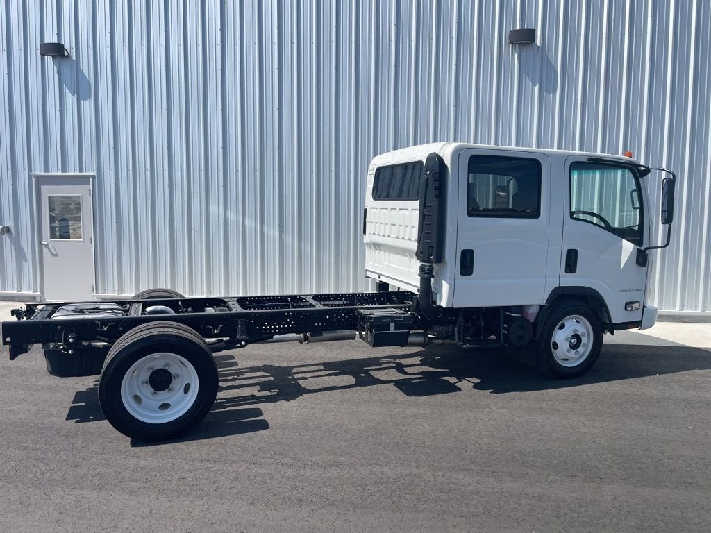 2025 Chevrolet Low Cab Forward 4500 BASE
