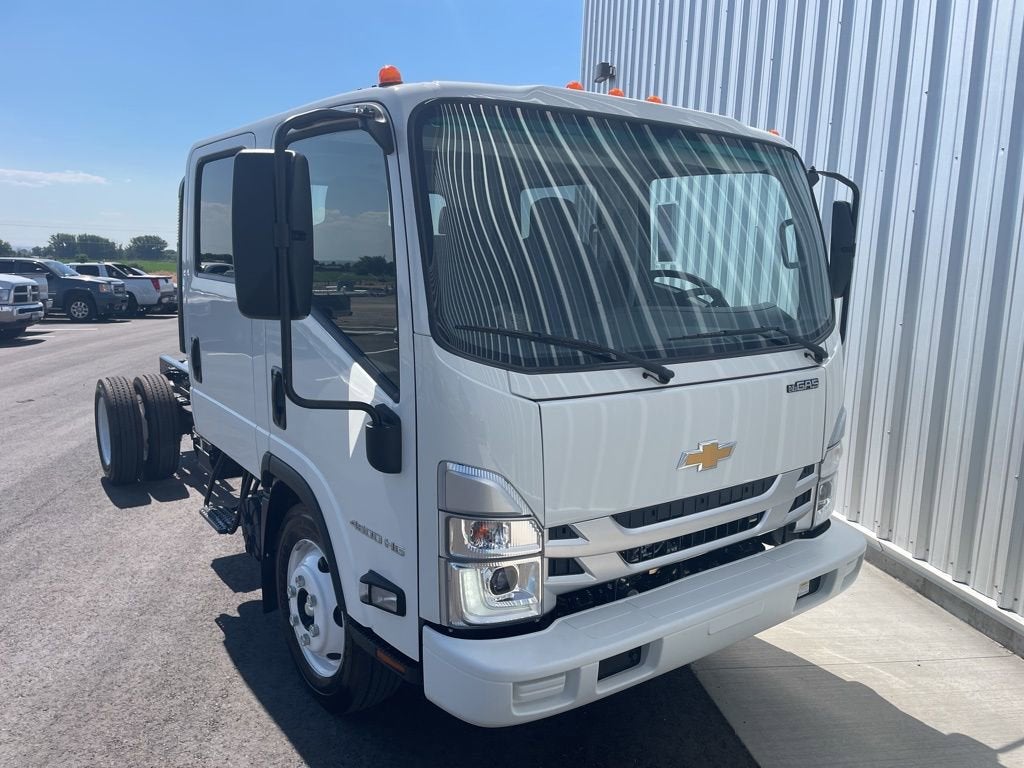 2025 Chevrolet Low Cab Forward 4500 BASE